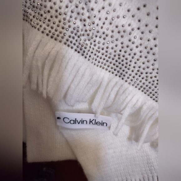 Calvin Klein Ladies White Hat/Scarf Gift Set, Fringe, Sequins, Metal CK Rings - Picture 9 of 13